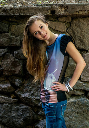 18 year old female boxer Sabrina Blond covers up her naked tits